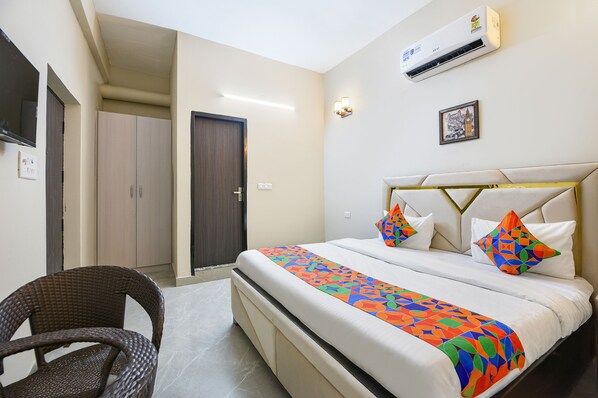 Egyptian cotton sheets, premium bedding, in-room safe, free WiFi