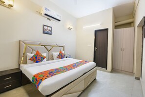 Deluxe Room | Egyptian cotton sheets, premium bedding, in-room safe, free WiFi