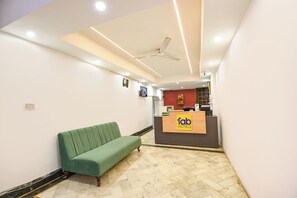 Quầy tiếp tân