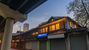 A building with a sign for 'Fab Hotels'. - FabHotel Malali Residency (Mumbai)