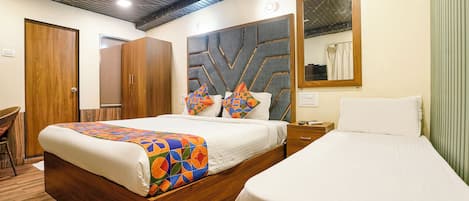 Egyptian cotton sheets, premium bedding, in-room safe, free WiFi