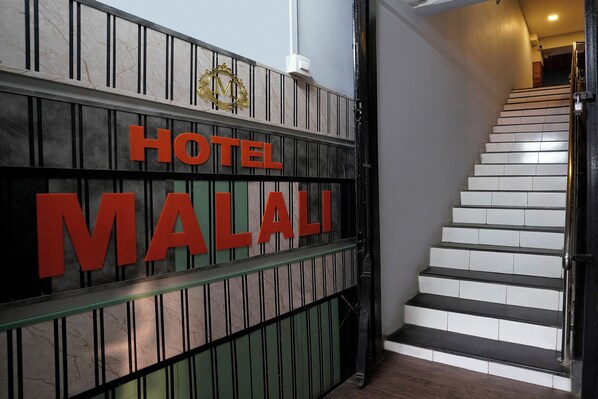 Interior entrance - FabHotel Malali Residency (Mumbai)