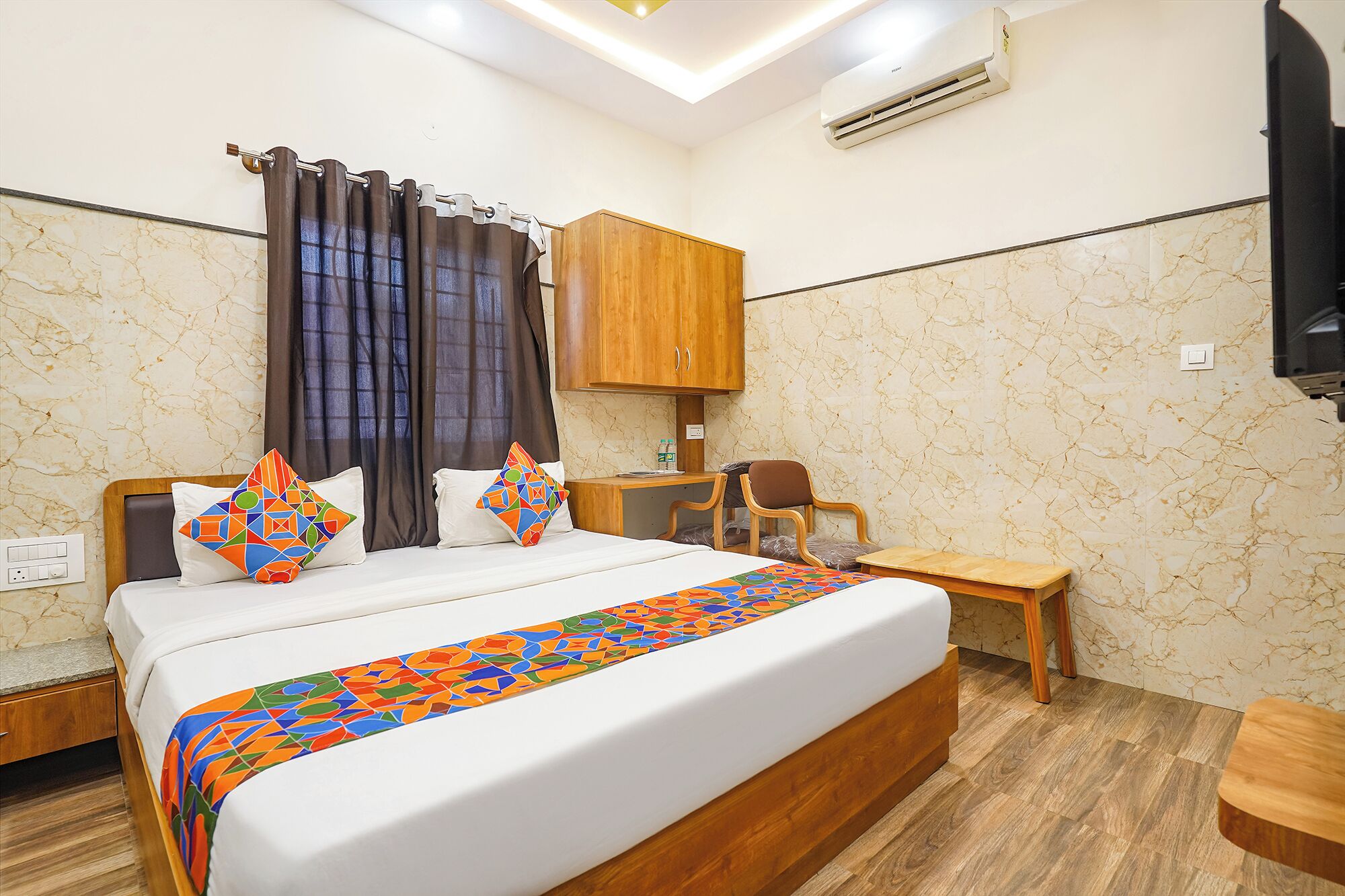 Egyptian cotton sheets, premium bedding, in-room safe, free WiFi