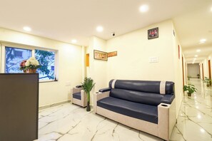 Lobby sitting area - Fabhotel Vk'S Gandimaisamma (Hyderabad)