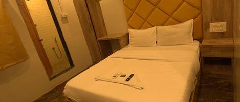1 bedroom, Egyptian cotton sheets, premium bedding, in-room safe