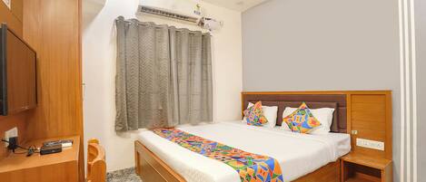 Deluxe Room | Egyptian cotton sheets, premium bedding, in-room safe, free WiFi