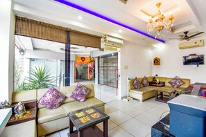 Lobby sitting area - Fabhotel City Pride (Haridwar)