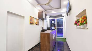 Quầy tiếp tân