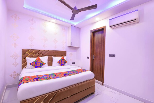 Egyptian cotton sheets, premium bedding, in-room safe, free WiFi