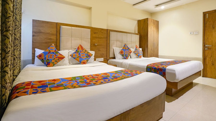 Fabhotel Regal Inn