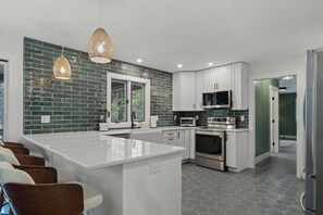 Fridge, microwave, oven, stovetop - Peaceful Dog-Friendly Cottage in Pisgah Forest with 1+ Acre of Green Space (Brevard)