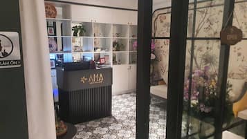 Couples treatment room(s), body treatments, aromatherapy