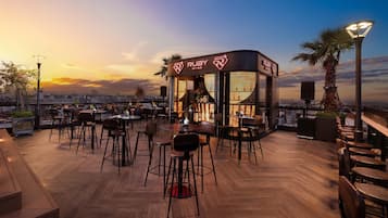 Bar (in der Unterkunft)