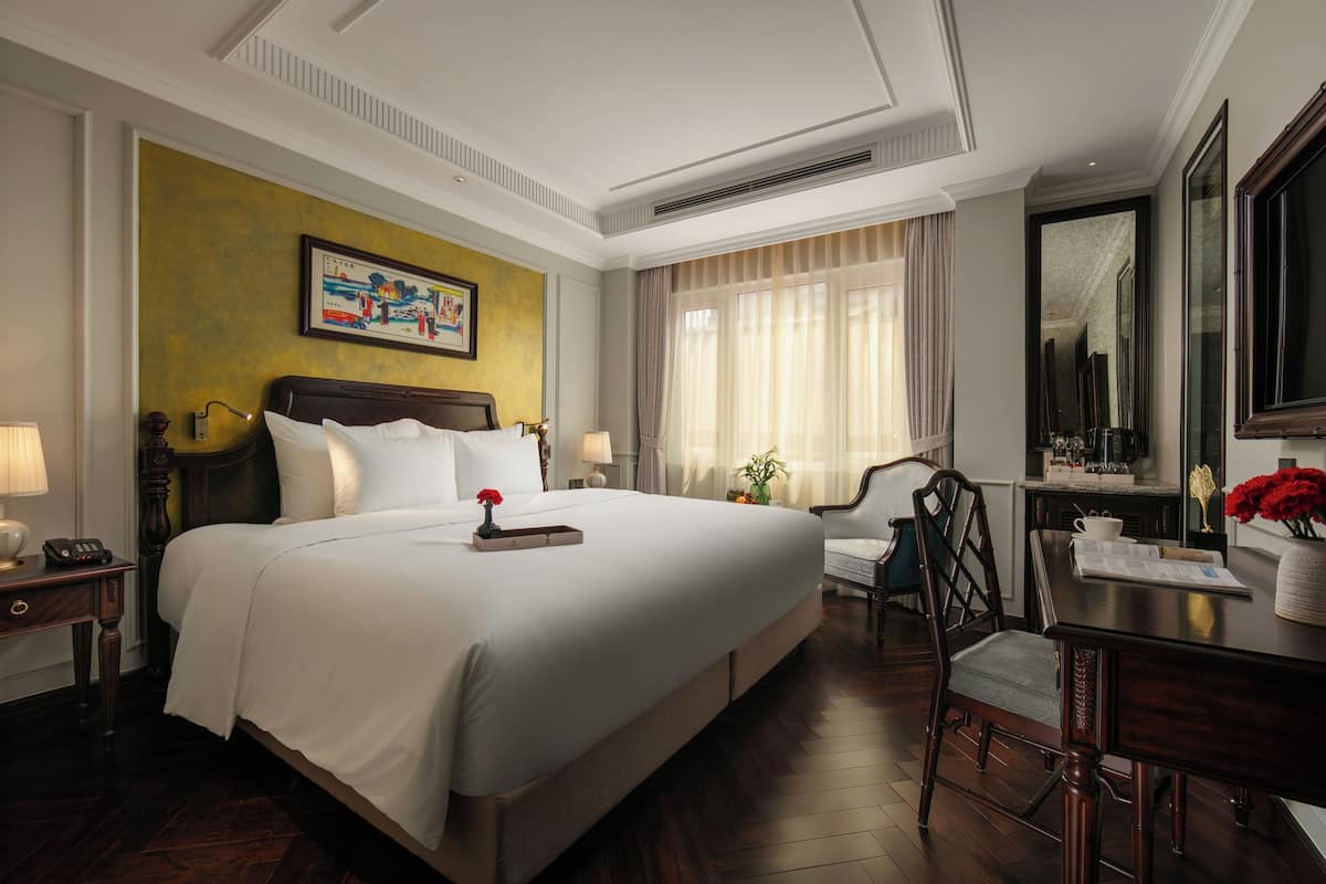 Egyptian cotton sheets, premium bedding, down comforters, minibar