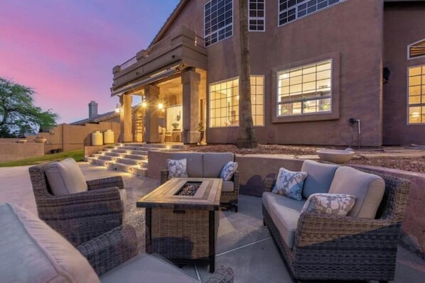 Terrace/patio - Charming house with Amazing pool and Lakefront in delightful Phoenix (Phoenix)