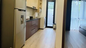 高級公寓, 城市景觀 | 私人廚房 | 電冰箱、微波爐、爐台、鍋具/餐盤/廚房用品