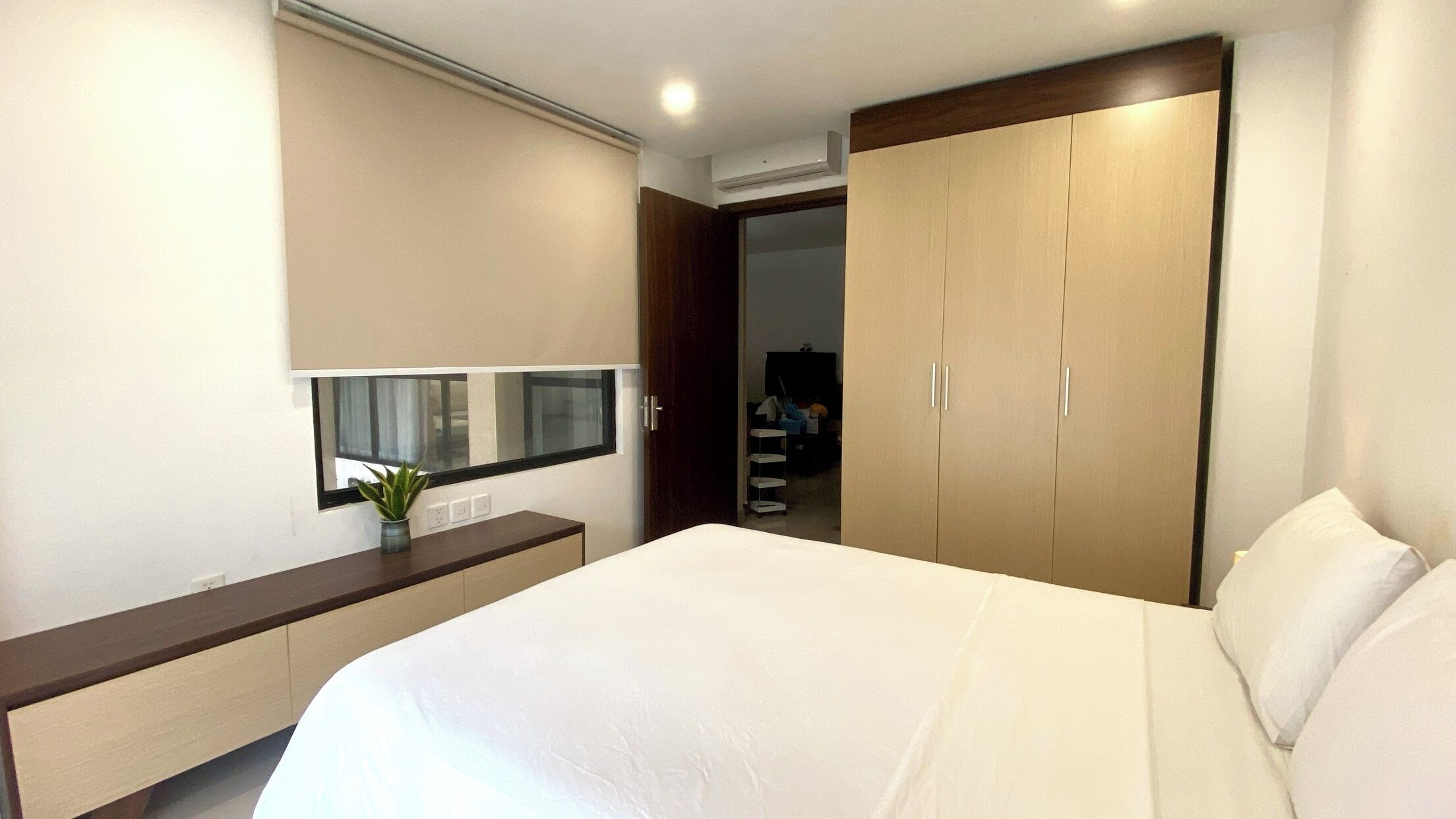 Classic Apartment, Kitchen, City View | Desk, laptop workspace, soundproofing, free WiFi