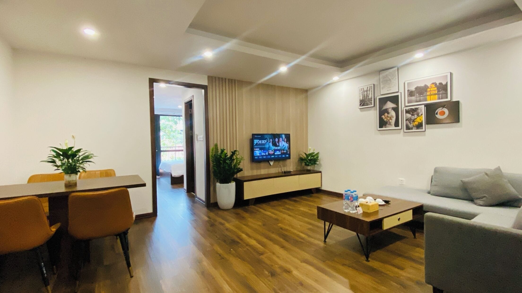 Lägenhet Deluxe - utsikt mot staden | Vardagsrum | 45-tums LCD-tv med kabelkanaler