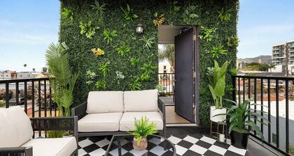 Hollywood Glam Mini Hideaway & Steps to Walk of Fame