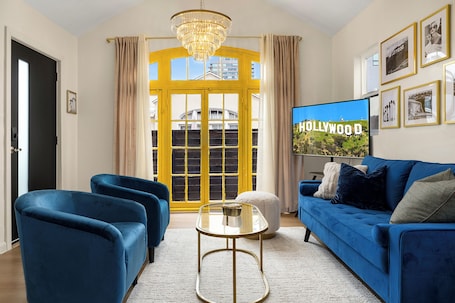 Living area. Hollywood Glam Mini Hideaway & Steps to Walk of Fame