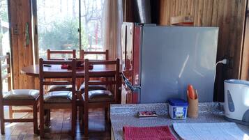 Frigorífic, forn, placa de cuina i cafetera i tetera