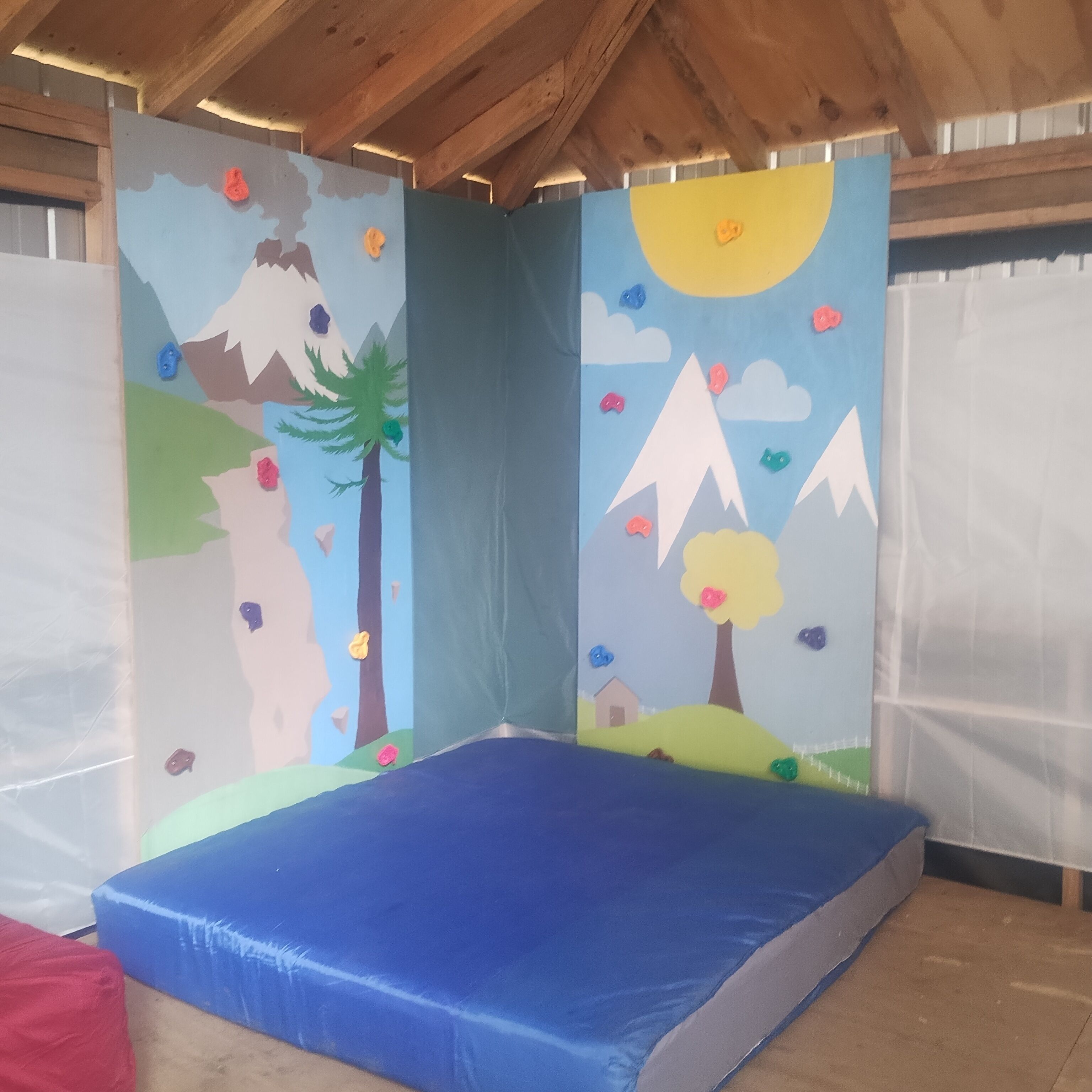 2 bedrooms, travel crib, bed sheets