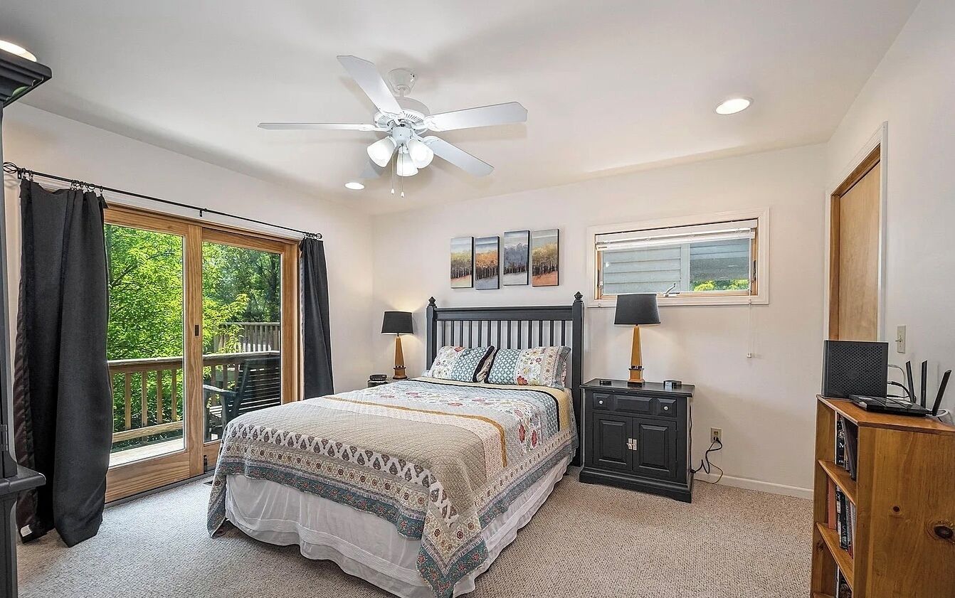 4 bedrooms, desk, iron/ironing board, free WiFi