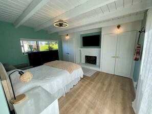4 bedrooms, desk, iron/ironing board, free WiFi