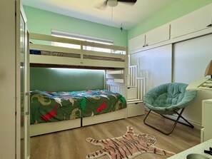 4 habitaciones, escritorio, tabla de planchar con plancha y wifi gratis