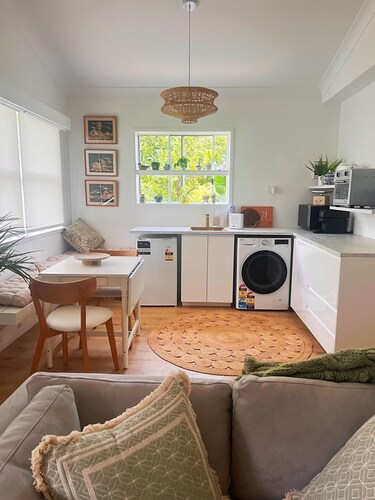 Frankie's on Frank - Cottage in Scarborough 800m from beach