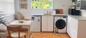 Frankie's on Frank - Cottage in Scarborough 800m from beach