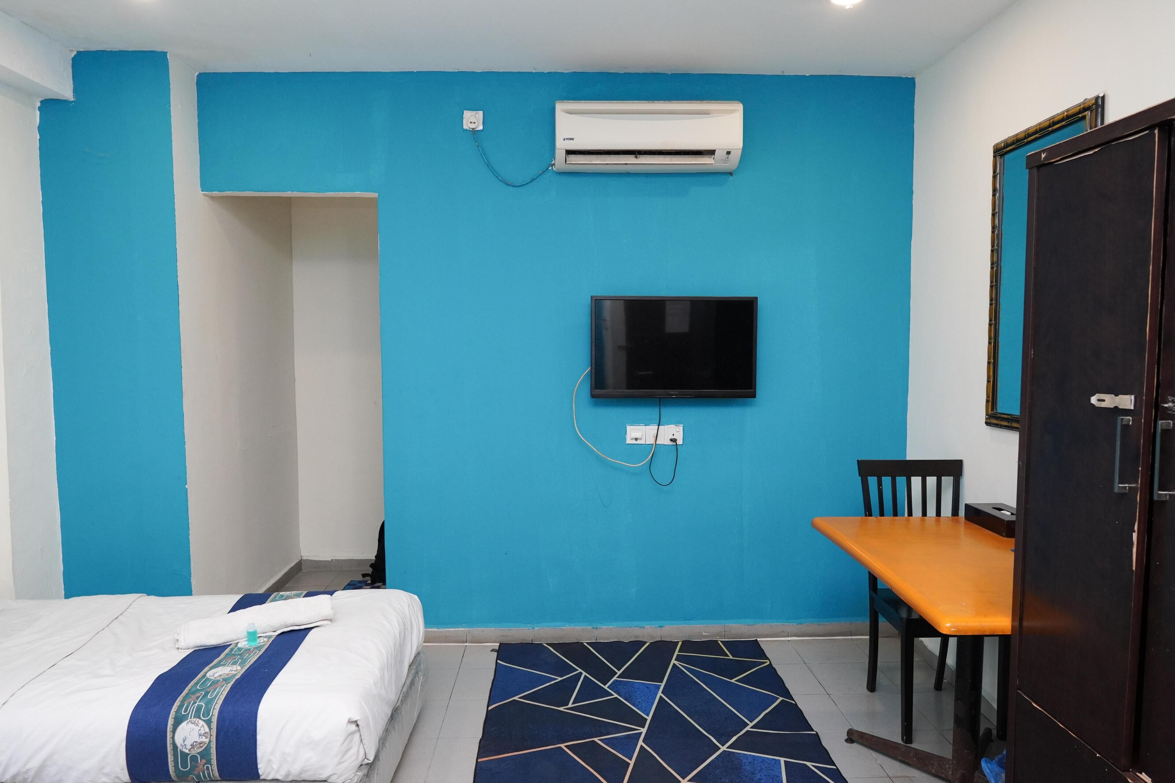 Iron/ironing board, free WiFi