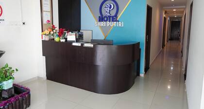 Hotel Shri Putiri