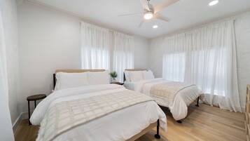 2 bedrooms, iron/ironing board, WiFi