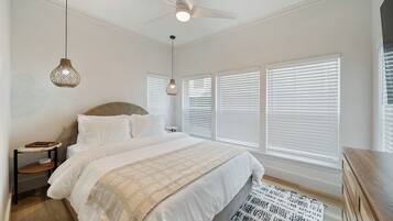 2 bedrooms, iron/ironing board, WiFi