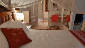 Desk, iron/ironing board, WiFi, bed sheets