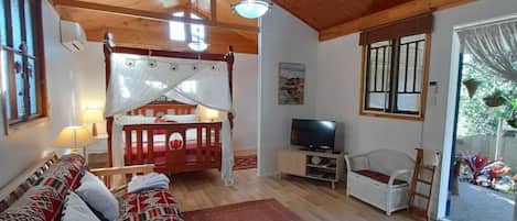 Televisión y chimenea