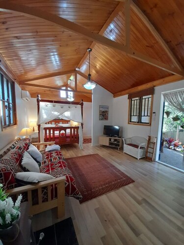 Quirky Cottage in Centre of Maleny Walk Everywhere