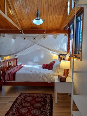 Desk, iron/ironing board, WiFi, bed sheets