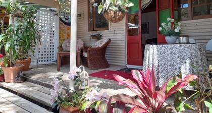 Quirky Cottage in Centre of Maleny Walk Everywhere
