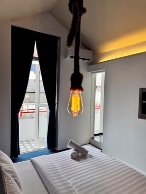 Deluxe Double Room, 1 Queen Bed, Non Smoking, Balcony | Free WiFi, bed sheets - The Harbour (George Town)