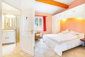 4 chambres, bureau, Wi-Fi, draps fournis