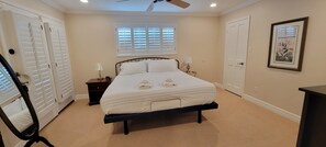 3 habitaciones, escritorio, tabla de planchar con plancha y wifi