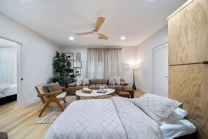 1 habitación, tabla de planchar con plancha y wifi