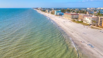 Beach nearby, beach towels, motor boating