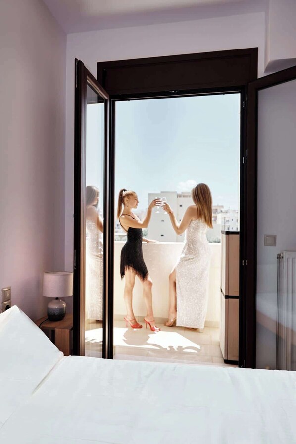 Habitación básica, vista a la ciudad | Vista del balcón