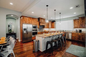 Superior House, Patio, Mountain View | Private kitchen | Full-sized fridge, microwave, oven, stovetop - Paradise Village by Cloud Dream Homes (Ivins)