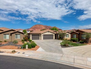 Superior House, Patio, Mountain View | Desert view
