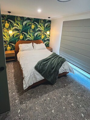 3 bedrooms, in-room safe, desk, iron/ironing board