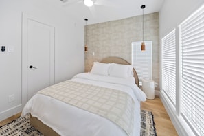 2 bedrooms, iron/ironing board, WiFi